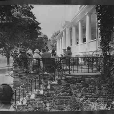Guests on the Mountain View Grand Porch