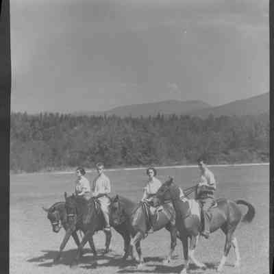 Horseback Riding at the Mountain View Grand