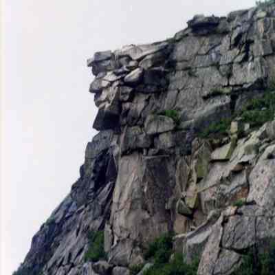 Close Angle Photo of The Old Man of the Mountain