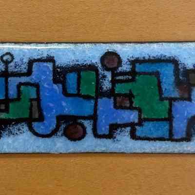 Pin with geometric design