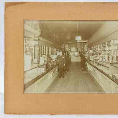 Schallern Drug interior
