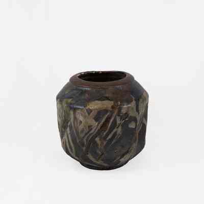 Ceramic pot