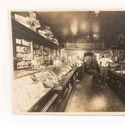 Leutke Tobacco interior