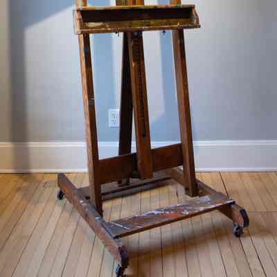 Easel