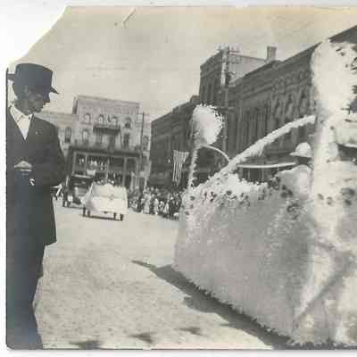Photograph, public square