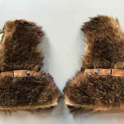 Beaver fur mitts