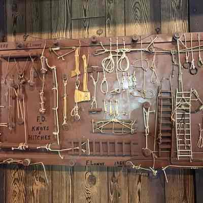 DIsplay board of knots and hitches