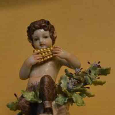 Figurine