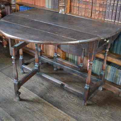 Gateleg table