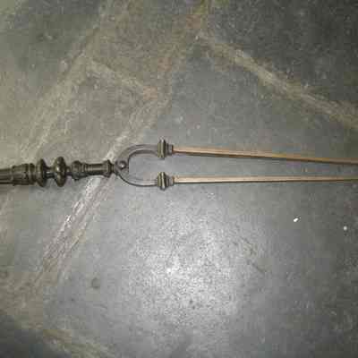 Tongs, Fireplace