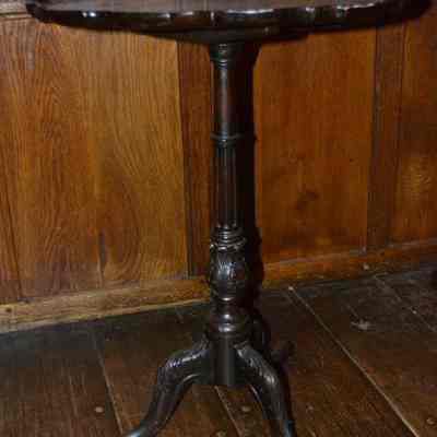 Pir Crust Table