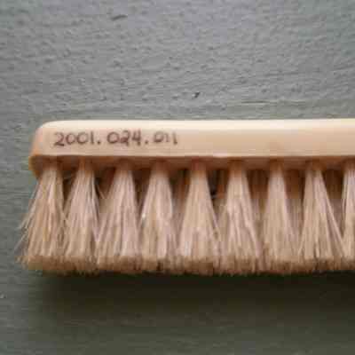 Nail brush, Maid's Room