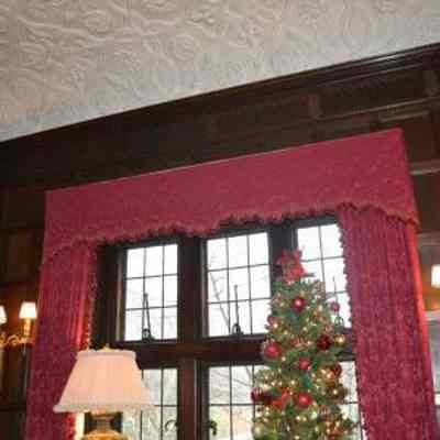 Set of curtains w/ valance