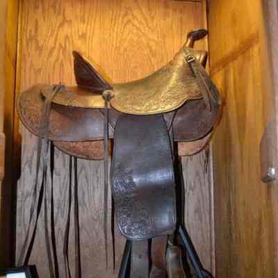 Saddle