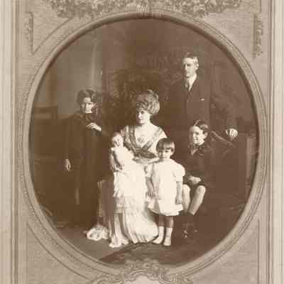 Coe_Family_023: Family portrait of Mai Coe, W.R. Coe, William Rogers Coe, Robert D. Coe, and Natalie Coe