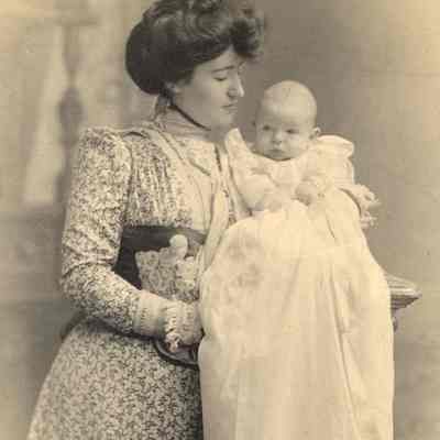 Coe_Family_043: Portrait of Mai Coe with William Rogers Coe as a baby, photographed by Aime Dupont