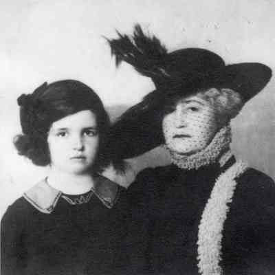 Coe_Family_047: Portrait of Mai Coe and Natalie Coe as a little girl