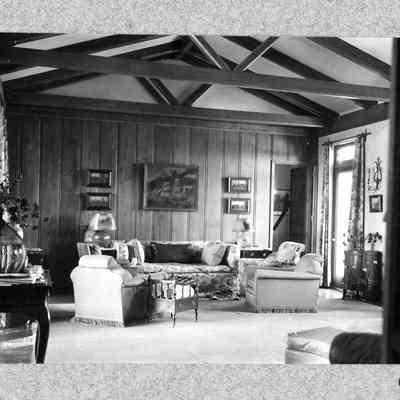 Cherokee Plantation photograph with 4 wax hunting pictures