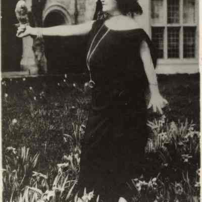 Coe_MC_020: Mai Coe with bird at Planting Fields