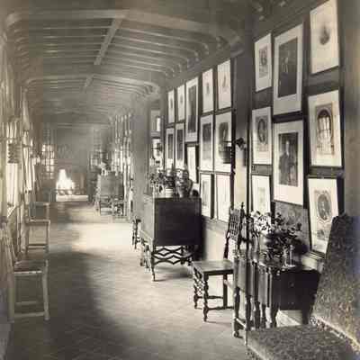 Byrne_008: Interior hallway