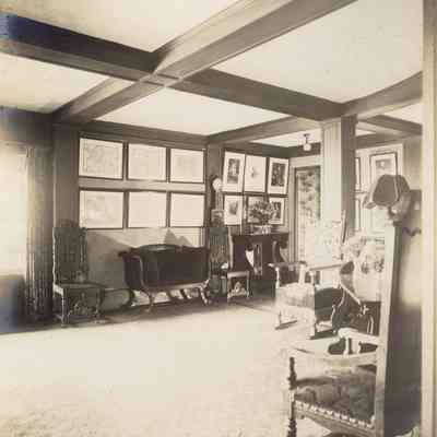 Byrne_022: Interior balcony with lamp and two chairs from another angle, photographed by August Patzig
