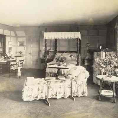 Byrne_025: General interior of bedroom, photographed by August Patzig