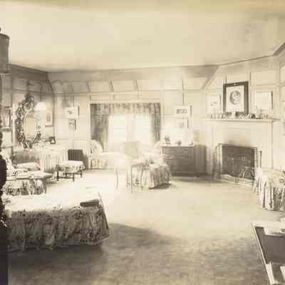 Byrne_026: Interior of bedroom from another angle, photographed by August Patzig