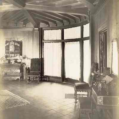 Byrne_034: Interior of circular room with big windows, photographed by August Patzig