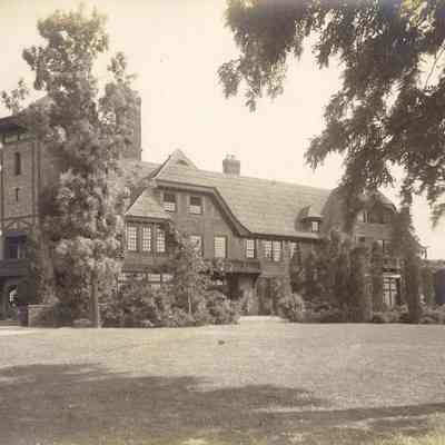 Byrne_036: Exterior of Byrne House, photographed by August Patzig
