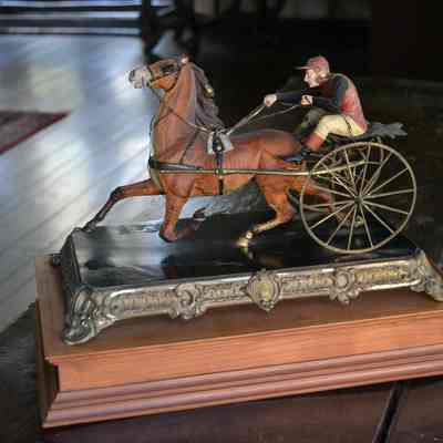 Statuette