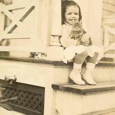 Coe_Natalie_010: Natalie Coe on steps with kitten