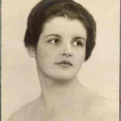 Coe_Natalie_051: Portrait of Natalie Coe, photographed by Dorothy Wilding