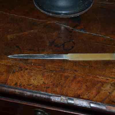 Knife, Paper