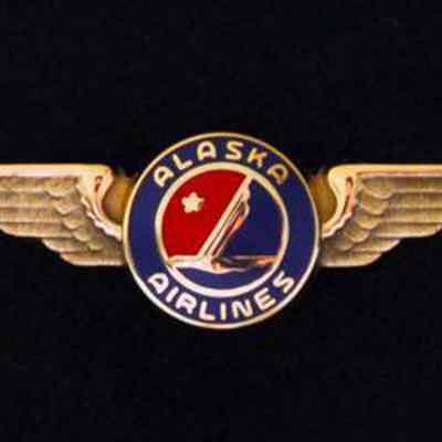 Alaska Airlines 5-year Service Pin - Gold Wings