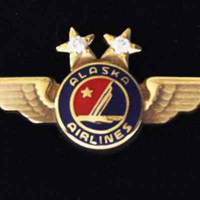 Alaska Airlines 15-year Service Pin - Gold Wings with two diamonds set in the stars