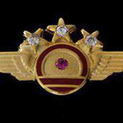 Horizon Air 35-year Service Pin - Gold Wings with three diamonds set in the stars and one ruby in the center