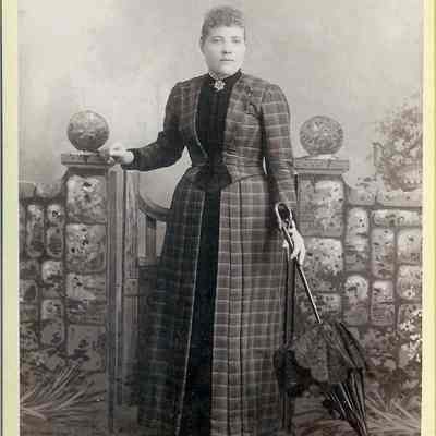 unidentified woman from the Rosenkranz studio in Spokane, circa 1890.