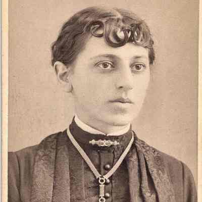 Photograph Unidentified Woman