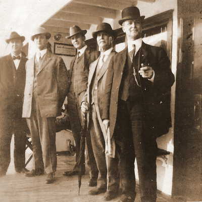 August 1913 photo of the Bunker family in Seattle. Pictured are Lew, Frank L., Dell, Arthur, and Roy.