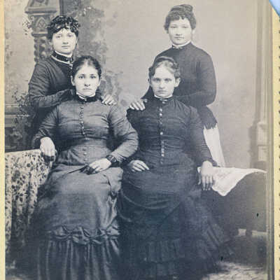 4 young women, unidentified