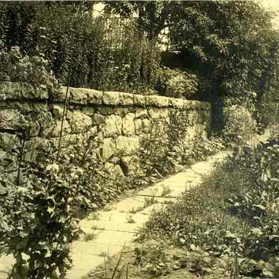 35 Grand Street, Stonington CT garden walls