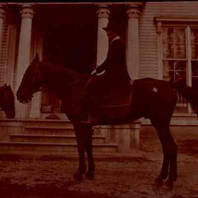 People on horses in front of Palmer House