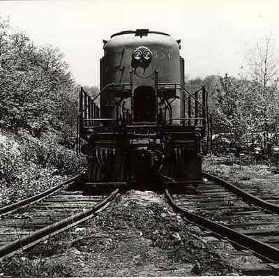 Train engine on tracks that "vee" apart, #551, Stonington CT