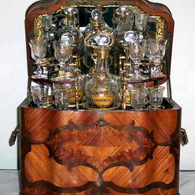 Cabinet, Liquor