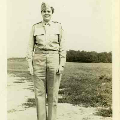 Elise Owen in uniform, 1943