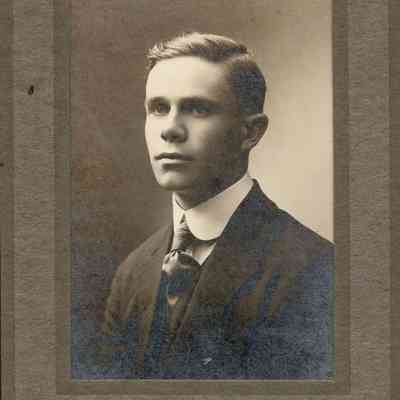 Earle Leonard