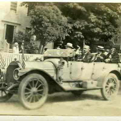 Cars in Parade, Stonington CT