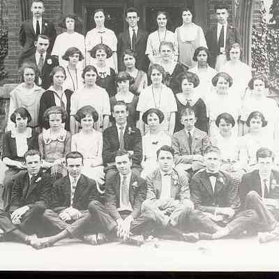Class picture of students outside Borough School, Stonington CT