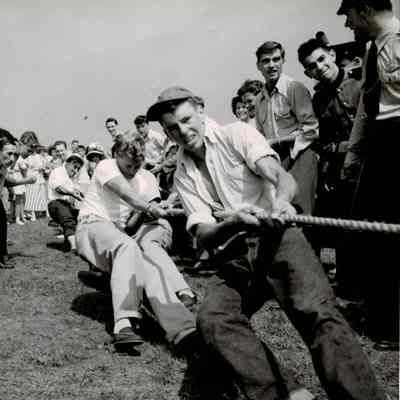 Tug of War, 1949