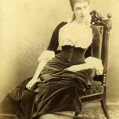Mrs. Daisy Warren
